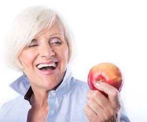 Woman eating an apple and having a healthy diet